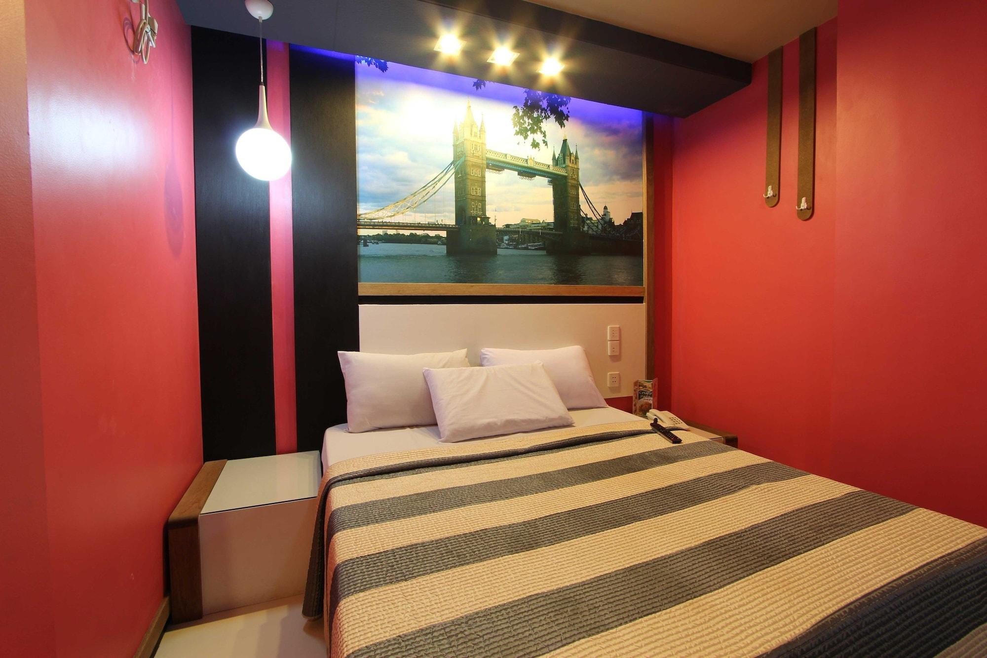 Eurotel North Edsa Кесон-Сити Экстерьер фото