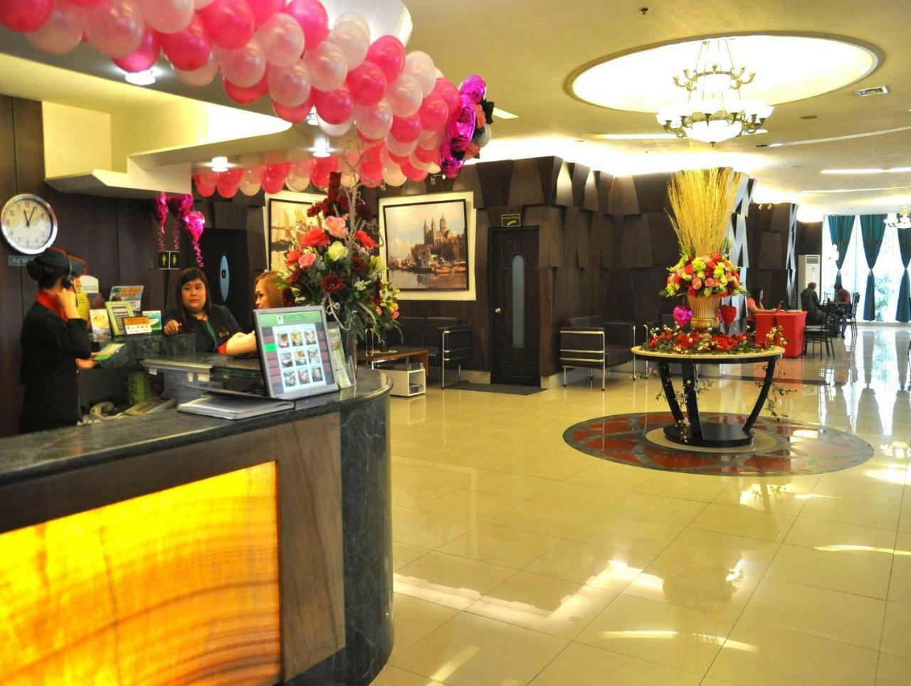 Eurotel North Edsa Кесон-Сити Экстерьер фото